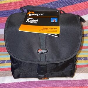 Lowepro Black Camera Bag (Beltloop & Adjustable shoulder strap) NWT